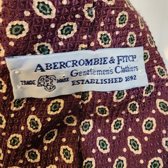 Abercrombie and Fitch Burgundy 100% Silk Tie - Picture 2 of 7